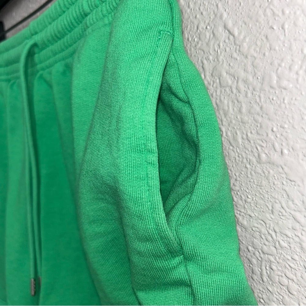 Uniqlo Green Ultra Stretch 100% Cotton Pull-on Drawstring Sweat Shorts - Picture 3 of 6